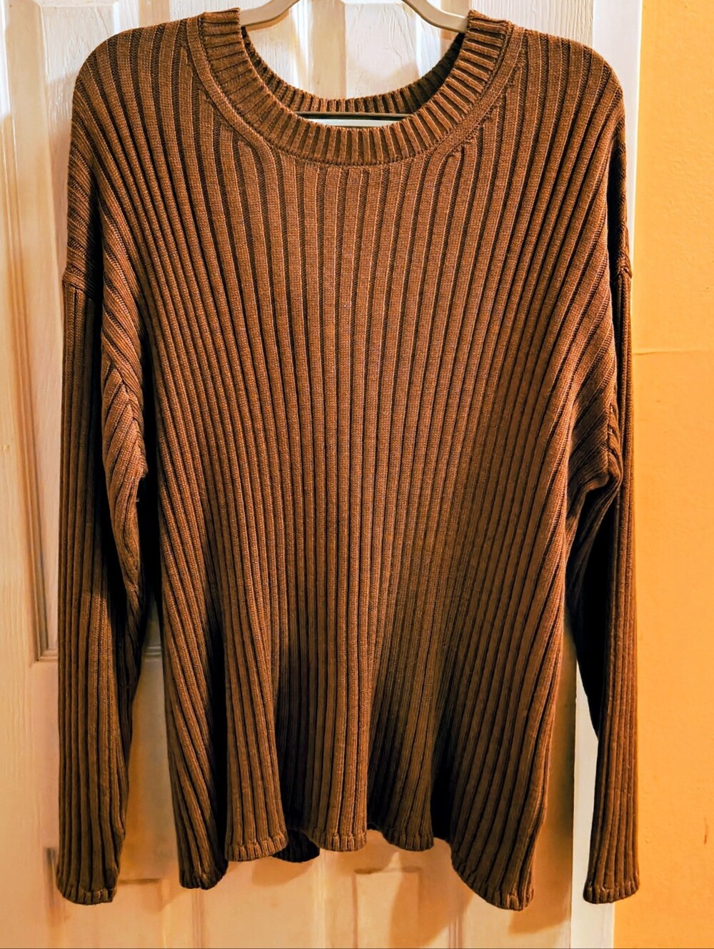 Jessica Simpson Ribbed Crewneck Sweater in Brown